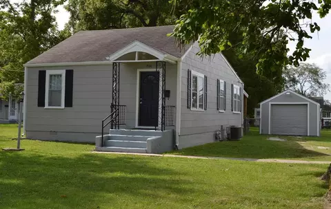 Exterior - 1045 N Dickerson Ave, Springfield, MO 65803 photo 1 of 3