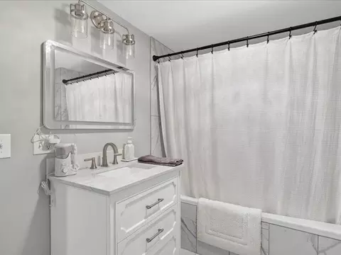 Bath - 3003 W Sharon Dr, Ozark, MO 65721 photo 4 of 4