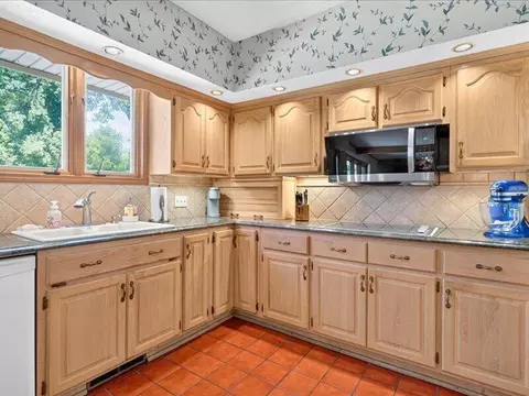 Kitchen - 3003 W Sharon Dr, Ozark, MO 65721 photo 3 of 4