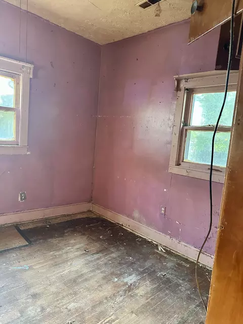 Bedroom - 2326 N Jefferson Ave, Springfield, MO 65803 photo 2 of 4