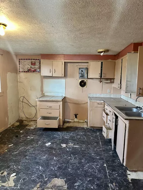 Kitchen - 2326 N Jefferson Ave, Springfield, MO 65803 photo 1 of 1