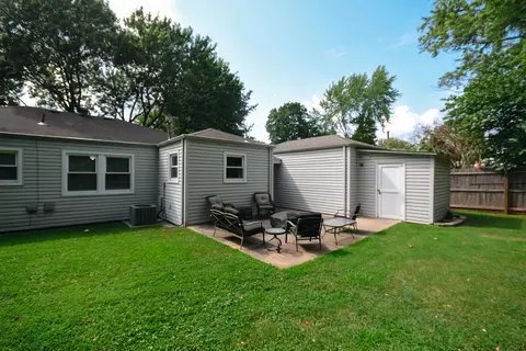 Exterior - 2370 S Luster Ave, Springfield, MO 65804 photo 6 of 8
