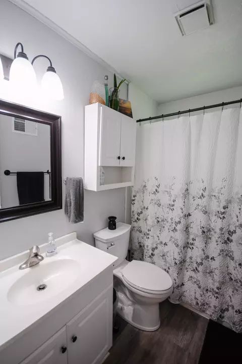 Bath - 2370 S Luster Ave, Springfield, MO 65804 photo 2 of 2