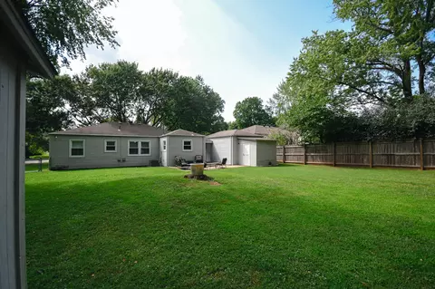 Exterior - 2370 S Luster Ave, Springfield, MO 65804 photo 4 of 8