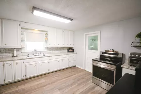 Kitchen - 2370 S Luster Ave, Springfield, MO 65804 photo 1 of 2