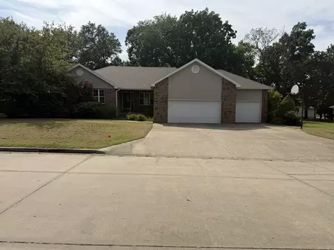 1661 N Main Ave, Bolivar, MO 65613