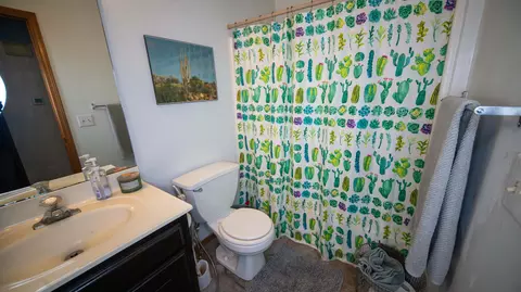Bath - 3619 W El Castile St, Springfield, MO 65807 photo 2 of 2
