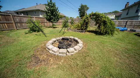 Exterior - 3619 W El Castile St, Springfield, MO 65807 photo 4 of 5