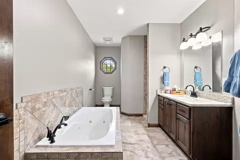 Bath - 1295 Spring Vly, Marshfield, MO 65706 photo 5 of 6