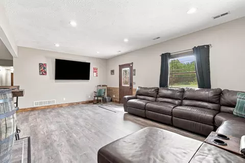 Living - 1295 Spring Vly, Marshfield, MO 65706 photo 5 of 5