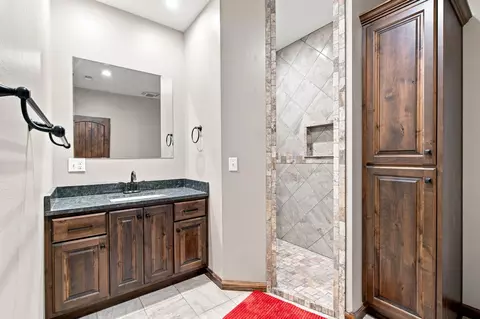 Bath - 1295 Spring Vly, Marshfield, MO 65706 photo 6 of 6