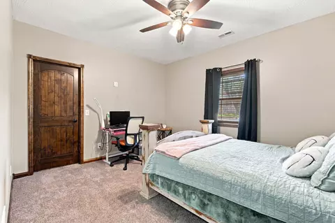Bedroom - 1295 Spring Vly, Marshfield, MO 65706 photo 7 of 8
