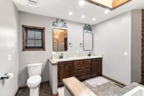 Bath - 1295 Spring Vly, Marshfield, MO 65706 photo 1 of 6