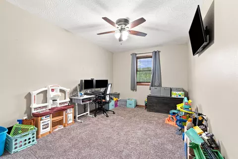 Bedroom - 1295 Spring Vly, Marshfield, MO 65706 photo 5 of 8