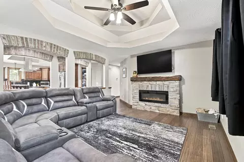 Living - 1295 Spring Vly, Marshfield, MO 65706 photo 2 of 5