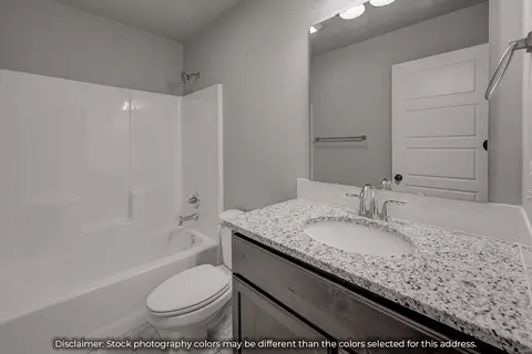 Bath - 1001 W Pebblebrooke Dr, Ozark, MO 65721 photo 5 of 6