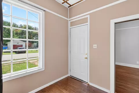 Entry Way - 1311 N Johnston Ave, Springfield, MO 65802 photo 1 of 6