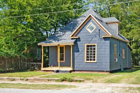 Exterior - 1311 N Johnston Ave, Springfield, MO 65802 photo 2 of 9