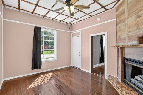 Living - 1311 N Johnston Ave, Springfield, MO 65802 photo 2 of 3