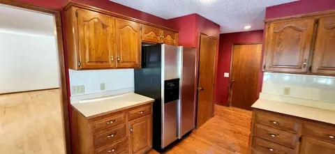Kitchen - 1811 E Holiday St, Springfield, MO 65804 photo 2 of 3