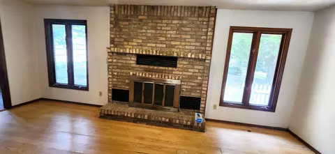 Living - 1811 E Holiday St, Springfield, MO 65804 photo 4 of 4
