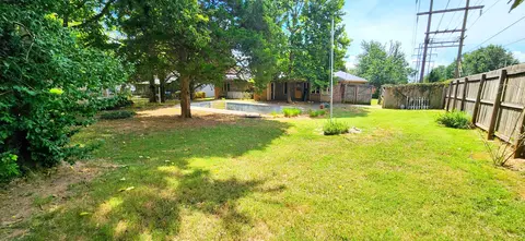 Exterior - 1811 E Holiday St, Springfield, MO 65804 photo 3 of 5