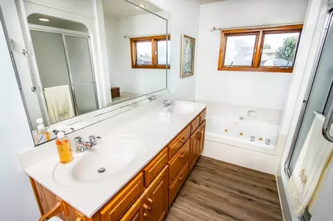 Bath - 1002 S Hunt Rd, Willard, MO 65781 photo 2 of 4