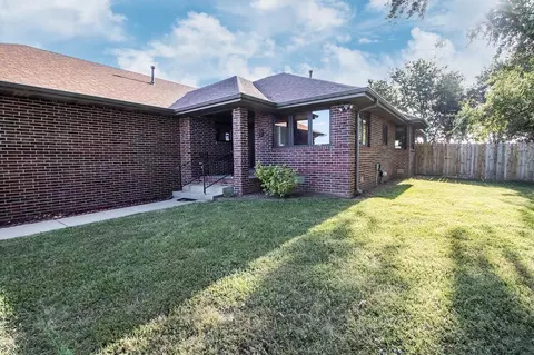 Exterior - 1002 S Hunt Rd, Willard, MO 65781 photo 6 of 22