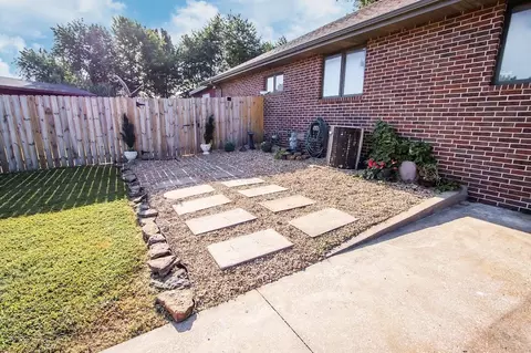Exterior - 1002 S Hunt Rd, Willard, MO 65781 photo 11 of 22
