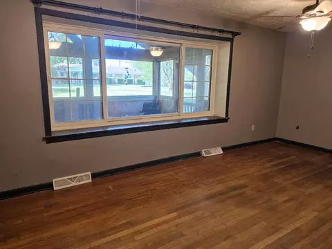 Living - 200 N Maple St, Mansfield, MO 65704 photo 3 of 6