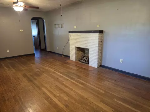 Living - 200 N Maple St, Mansfield, MO 65704 photo 4 of 6