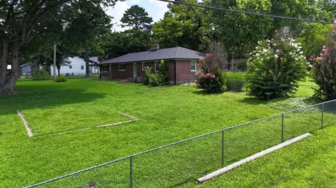 Exterior - 200 N Maple St, Mansfield, MO 65704 photo 5 of 25