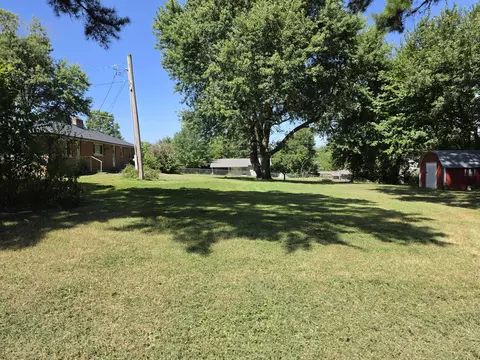 Exterior - 200 N Maple St, Mansfield, MO 65704 photo 12 of 25