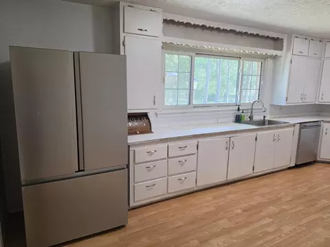 Kitchen - 200 N Maple St, Mansfield, MO 65704 photo 1 of 4