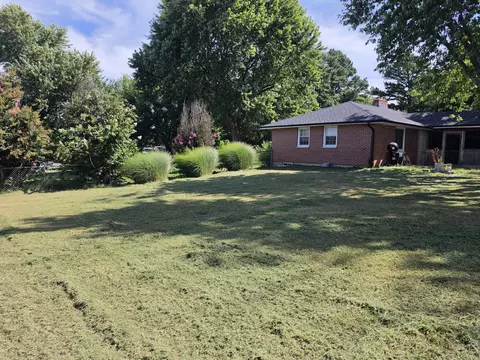 Exterior - 200 N Maple St, Mansfield, MO 65704 photo 15 of 25