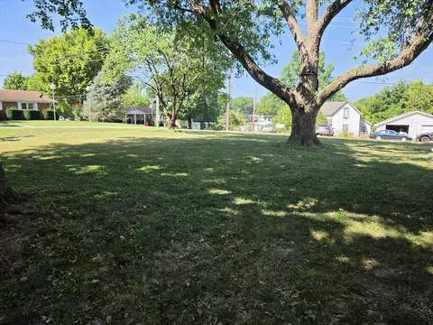 Exterior - 200 N Maple St, Mansfield, MO 65704 photo 18 of 25