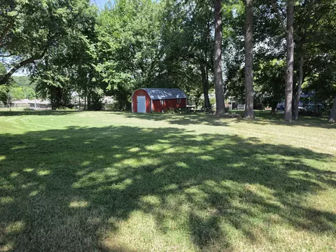 Exterior - 200 N Maple St, Mansfield, MO 65704 photo 13 of 25