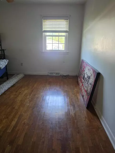 Bedroom - 200 N Maple St, Mansfield, MO 65704 photo 2 of 3