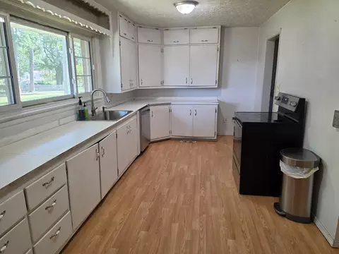 Kitchen - 200 N Maple St, Mansfield, MO 65704 photo 2 of 4