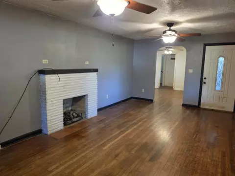 Living - 200 N Maple St, Mansfield, MO 65704 photo 2 of 6