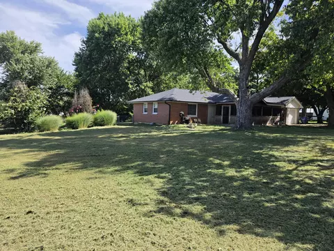 Exterior - 200 N Maple St, Mansfield, MO 65704 photo 16 of 25
