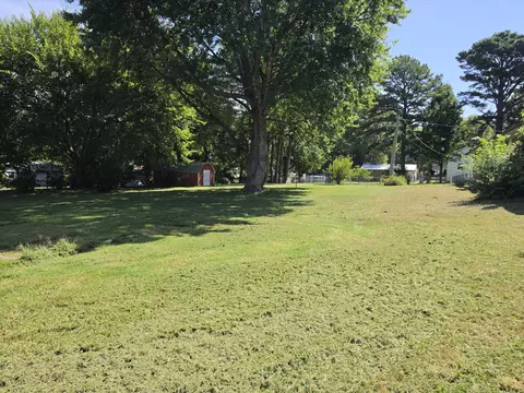 Exterior - 200 N Maple St, Mansfield, MO 65704 photo 9 of 25