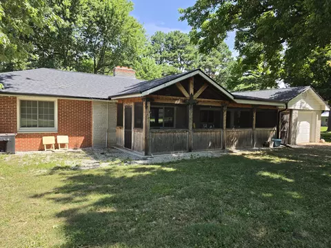 Exterior - 200 N Maple St, Mansfield, MO 65704 photo 2 of 25