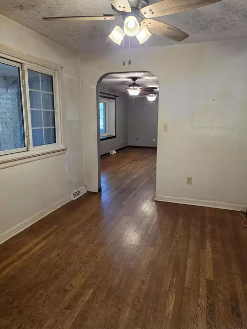 Living - 200 N Maple St, Mansfield, MO 65704 photo 5 of 6
