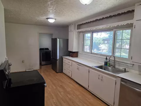 Kitchen - 200 N Maple St, Mansfield, MO 65704 photo 4 of 4