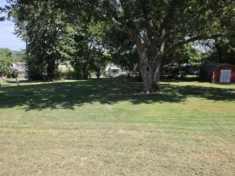 Exterior - 200 N Maple St, Mansfield, MO 65704 photo 11 of 25
