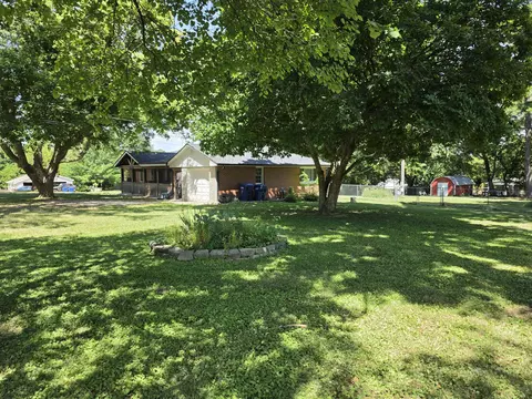 Exterior - 200 N Maple St, Mansfield, MO 65704 photo 6 of 25