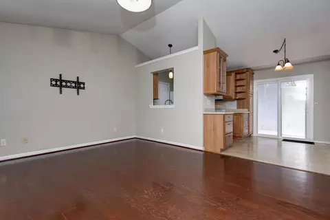 Living - 220 Blossom Vly, Branson, MO 65616 photo 2 of 5