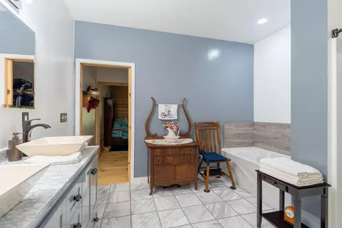 Bath - 53 Veazey Dr, Brixey, MO 65618 photo 2 of 4