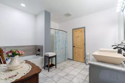 Bath - 53 Veazey Dr, Brixey, MO 65618 photo 4 of 4